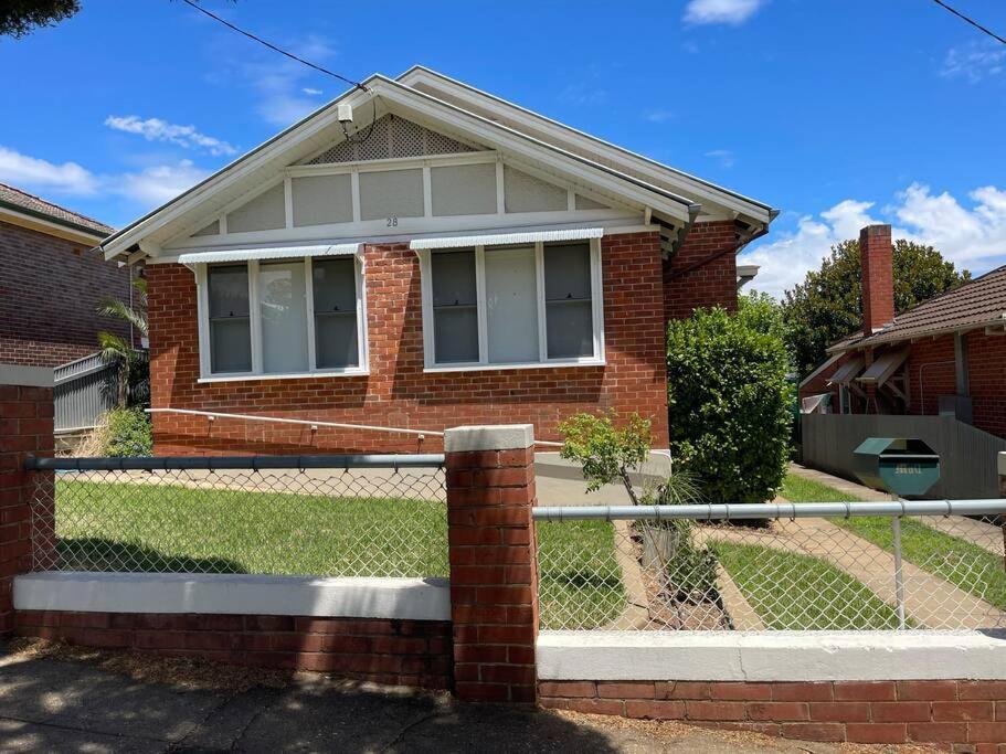 Cheerful 3-Bedroom Home With Free Parking On Site ウォガウォガ エクステリア 写真